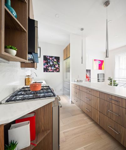 40 Stuyvesant St Apt 2, New York City, NY 10003