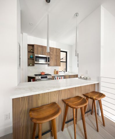 40 Stuyvesant St Apt 2, New York City, NY 10003