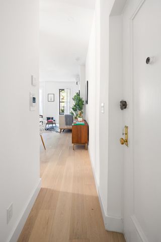 40 Stuyvesant St Apt 2, New York City, NY 10003