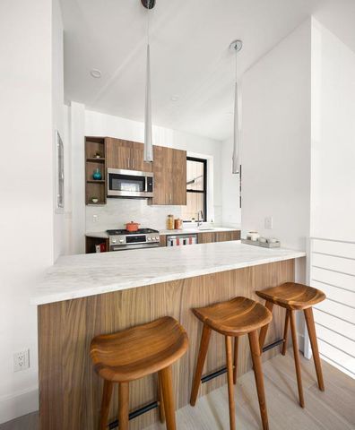 40 Stuyvesant St Apt 2, New York City, NY 10003