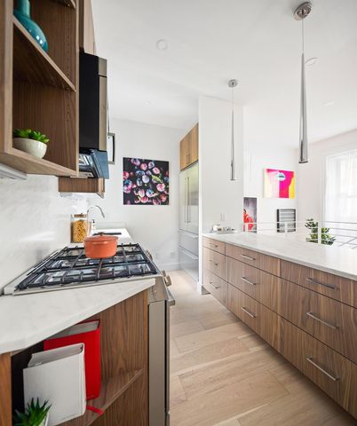 40 Stuyvesant St Apt 2, New York City, NY 10003