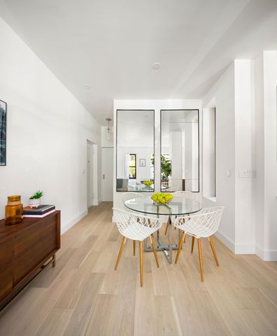 40 Stuyvesant St Apt 2, New York City, NY 10003