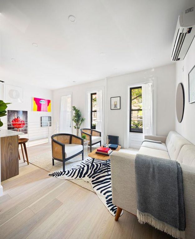 40 Stuyvesant St Apt 2, New York City, NY 10003