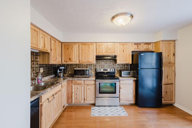 421 Redding Road 14, Lexington, KY 40517