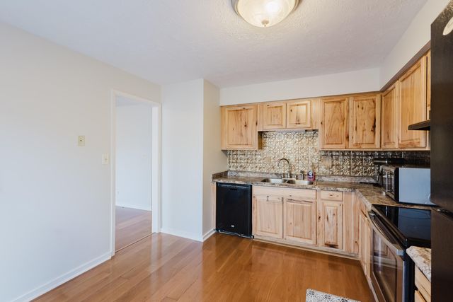 421 Redding Road 14, Lexington, KY 40517