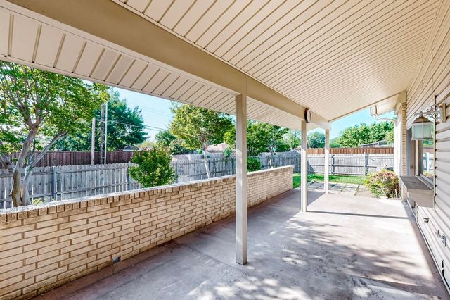 402 Los Santos Drive, Garland, TX 75043