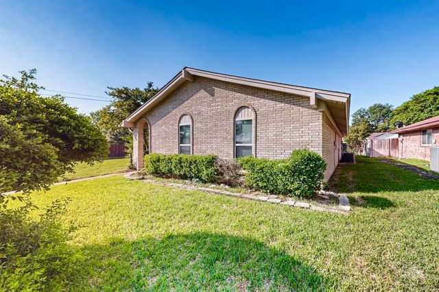 402 Los Santos Drive, Garland, TX 75043