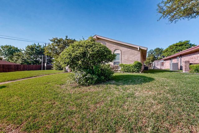 402 Los Santos Drive, Garland, TX 75043
