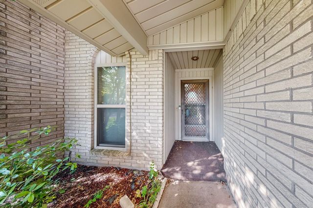 402 Los Santos Drive, Garland, TX 75043
