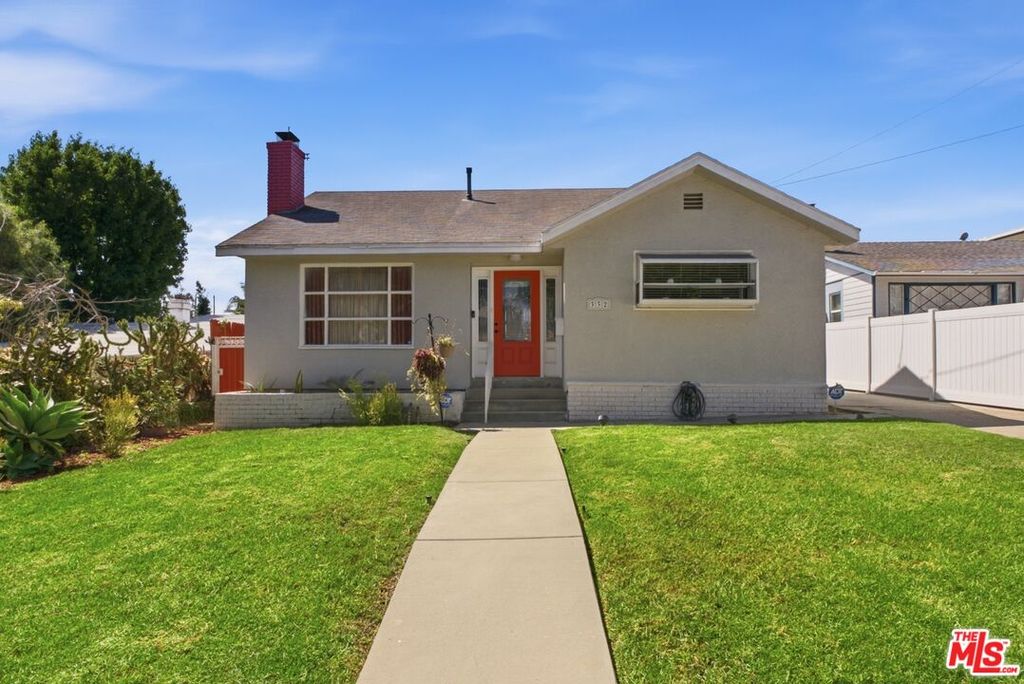 Image 1 of property listing at 332 E Plymouth St, Inglewood, CA 90302