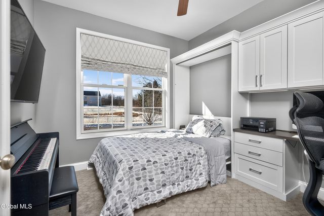 4 Matthews Court, Colonie, NY 12047