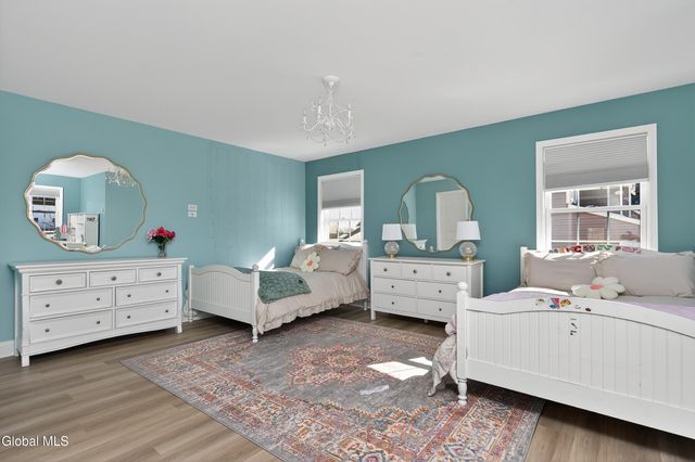 4 Matthews Court, Colonie, NY 12047