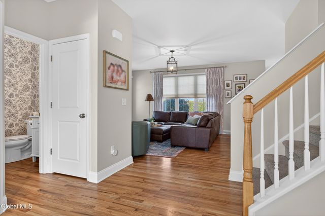 4 Matthews Court, Colonie, NY 12047