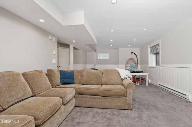 4 Matthews Court, Colonie, NY 12047