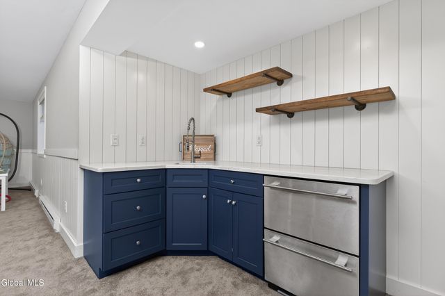 4 Matthews Court, Colonie, NY 12047