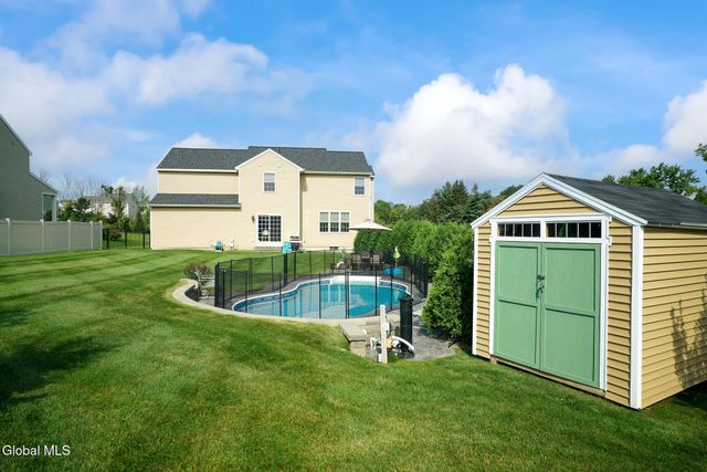 4 Matthews Court, Colonie, NY 12047