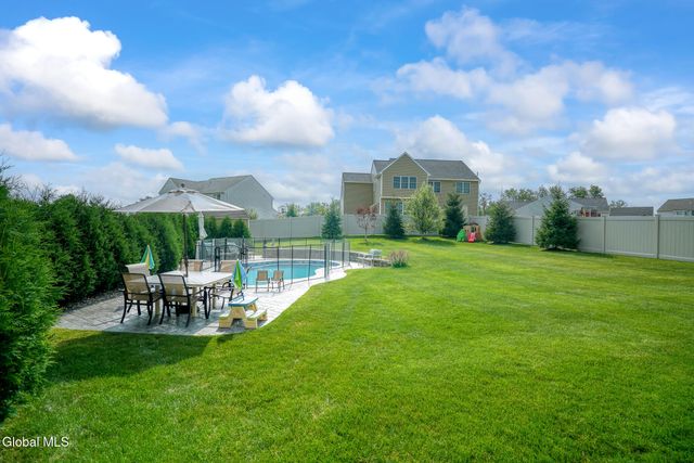 4 Matthews Court, Colonie, NY 12047