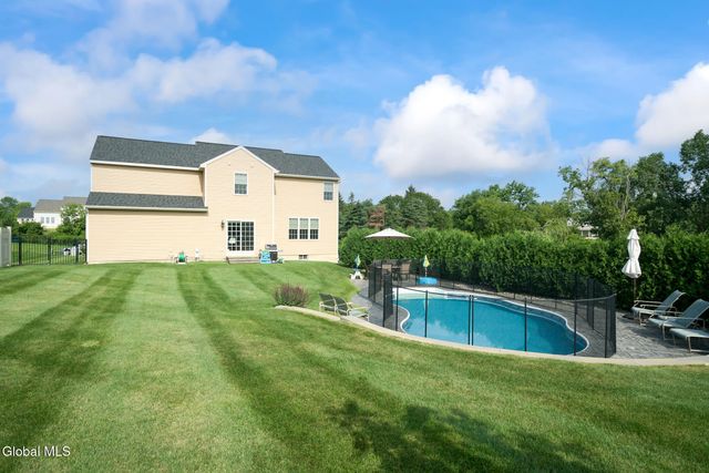 4 Matthews Court, Colonie, NY 12047