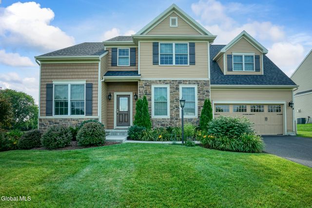 4 Matthews Court, Colonie, NY 12047