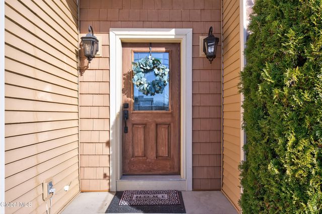 4 Matthews Court, Colonie, NY 12047