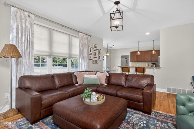 4 Matthews Court, Colonie, NY 12047