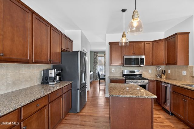 4 Matthews Court, Colonie, NY 12047