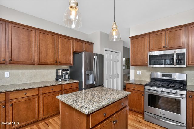 4 Matthews Court, Colonie, NY 12047