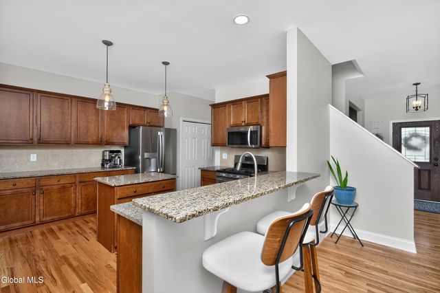 4 Matthews Court, Colonie, NY 12047