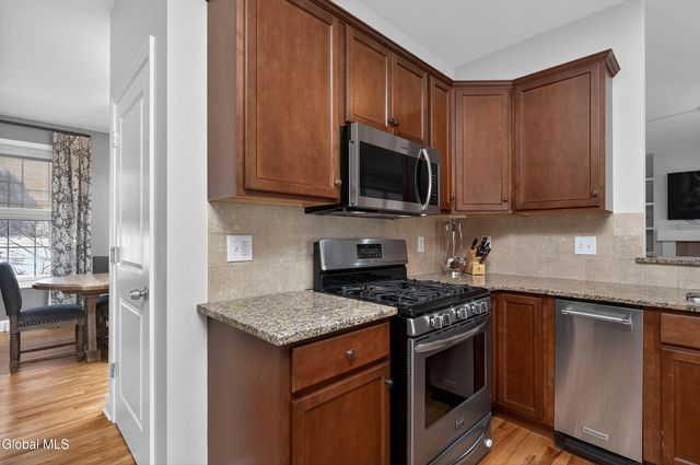 4 Matthews Court, Colonie, NY 12047