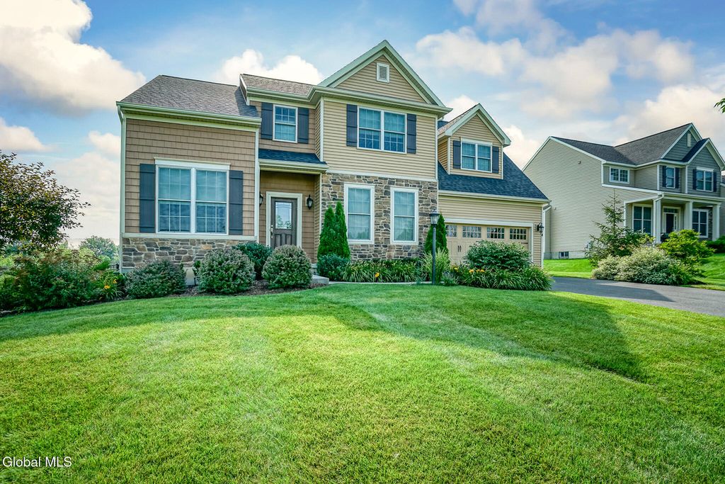 4 Matthews Court, Colonie, NY 12047