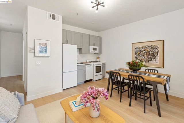1849 Shattuck Ave 207, Berkeley, CA 94709