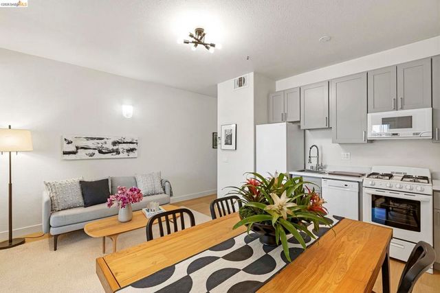 1849 Shattuck Ave 207, Berkeley, CA 94709