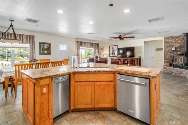 46472 Kings Canyon Rd, Lancaster, CA 93536