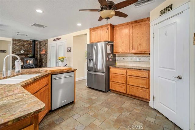 46472 Kings Canyon Rd, Lancaster, CA 93536