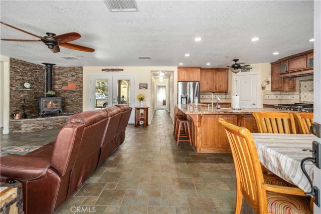 46472 Kings Canyon Rd, Lancaster, CA 93536