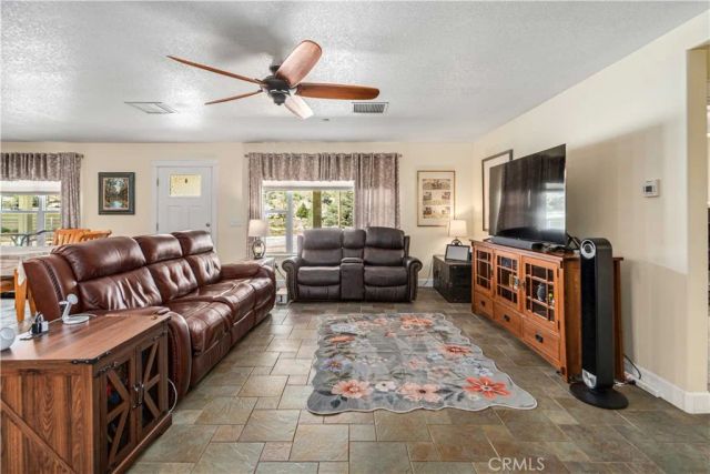 46472 Kings Canyon Rd, Lancaster, CA 93536