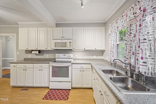 102 W Weatherspoon Street, Sanford, NC 27330