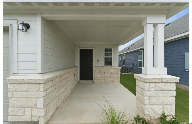 450 White Heron Way, Marion, TX 78124