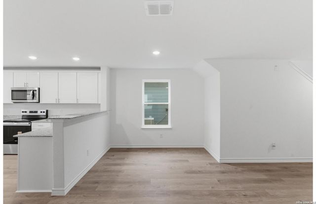 450 White Heron Way, Marion, TX 78124