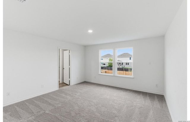 450 White Heron Way, Marion, TX 78124