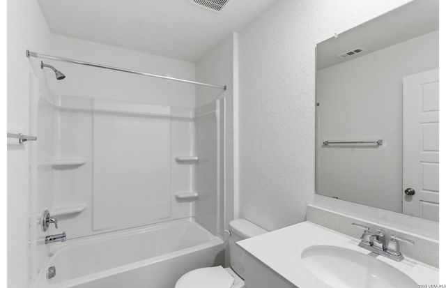 450 White Heron Way, Marion, TX 78124