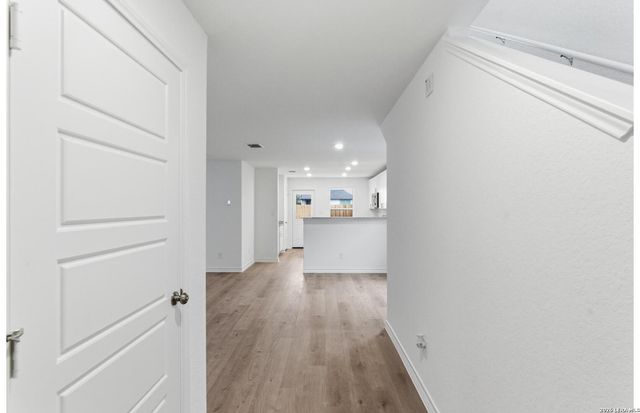 450 White Heron Way, Marion, TX 78124