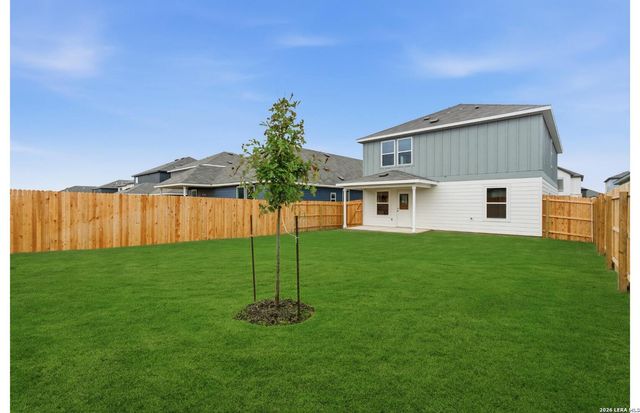 450 White Heron Way, Marion, TX 78124