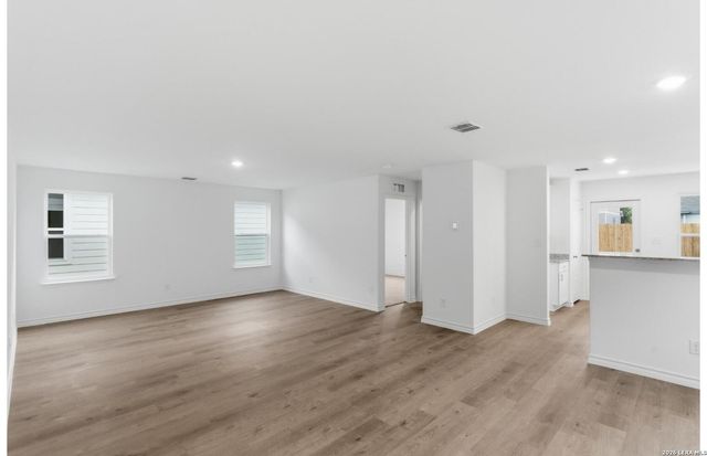 450 White Heron Way, Marion, TX 78124