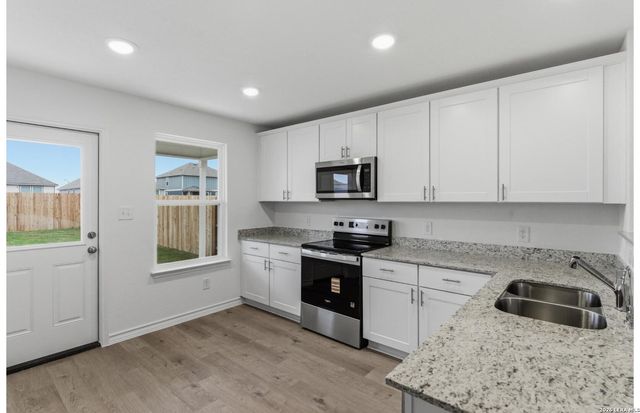 450 White Heron Way, Marion, TX 78124