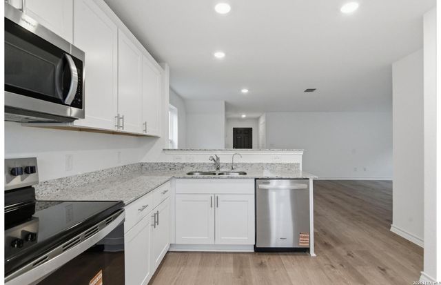 450 White Heron Way, Marion, TX 78124