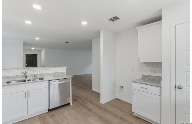 450 White Heron Way, Marion, TX 78124