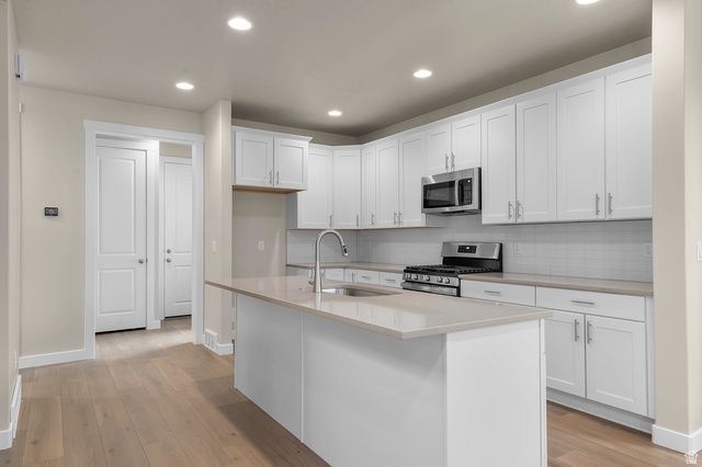 7007 W GRANBURY DR, South Jordan, UT 84009