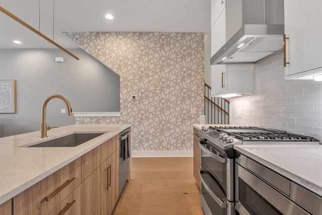 2176 Carson St Apt 4, Nashville, TN 37211