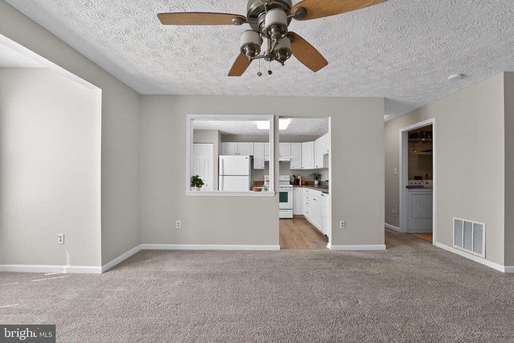 Image 14 of property listing at 2456 APPLE BLOSSOM LN #201, Odenton, MD 21113